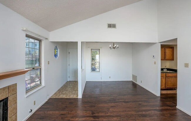 Photo - 620 Primrose Terrace