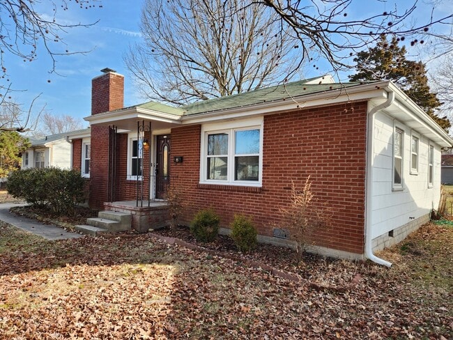 Building Photo - Spacious 3-Bedroom, 2-Bathroom Home AVAILABLE NOW!!