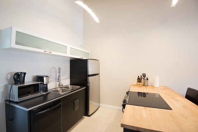 Building Photo - 110 Cumberland Ave N Unit 3