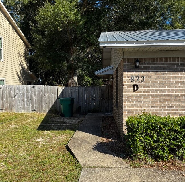Building Photo - 873 Fairview Dr