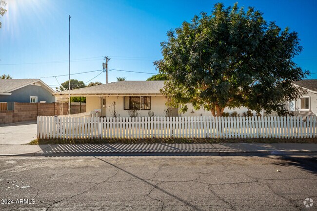 Building Photo - 1833 E Nielson Ave Rental