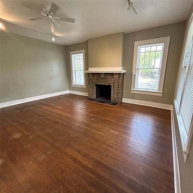 Photo - 1115 W 22 1/2 St