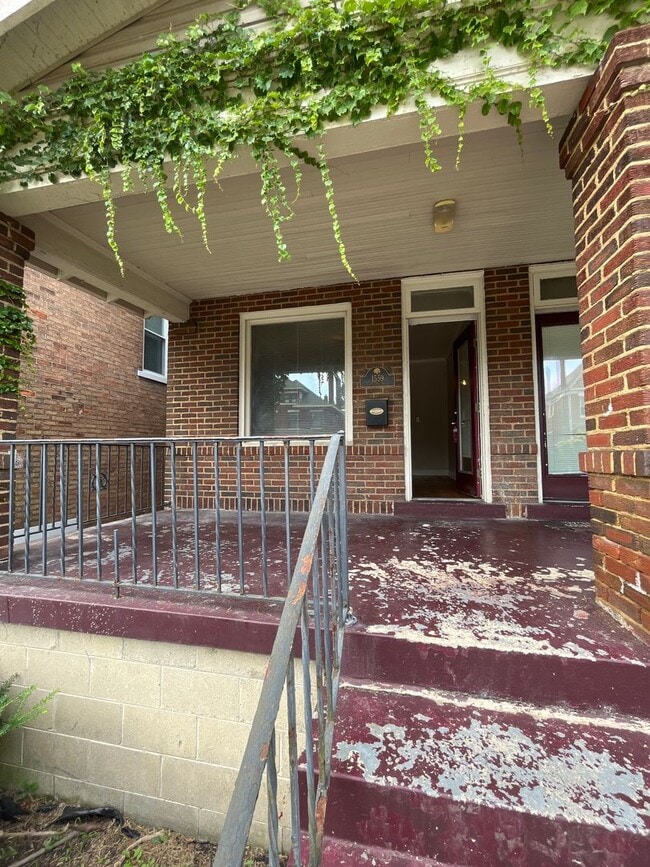 1557-1559 Clifton Ave - 1557-1559 Clifton Ave Apartment Unit 1559