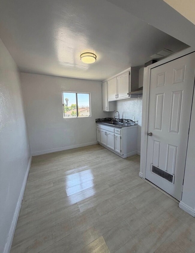 Photo - 7843 Towne Ave