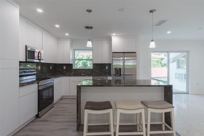 Photo - 904 NE 96th St