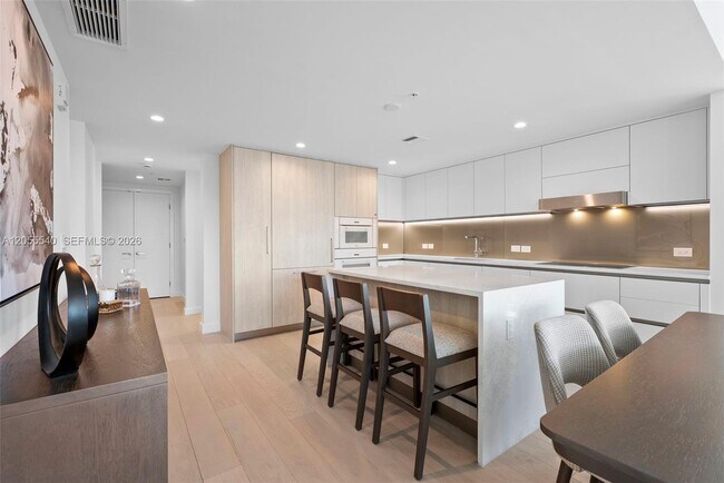 9201 E Bay Harbor Dr Unit 302