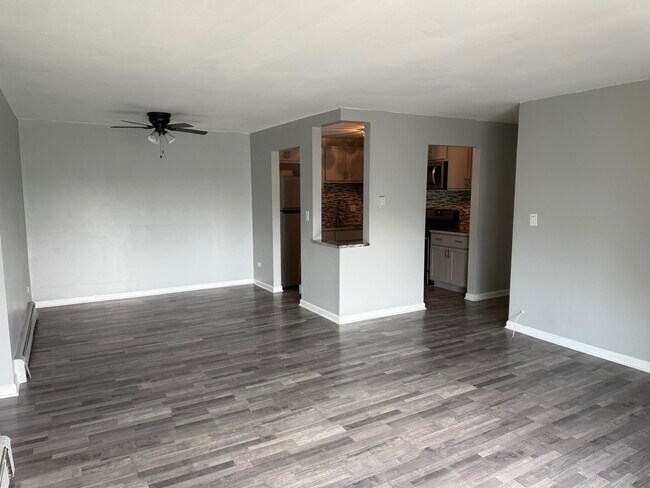 Photo - 16W470 Lake Dr Unit 201