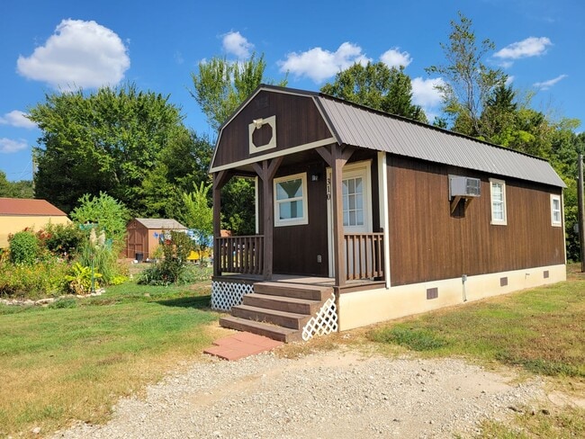 Photo - Cute Tiny Home near Cedar Creek Lake.  Fur...