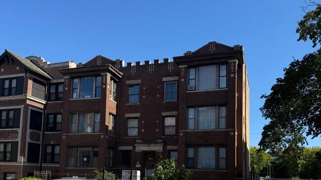 Building Photo - 6737 S East End Ave