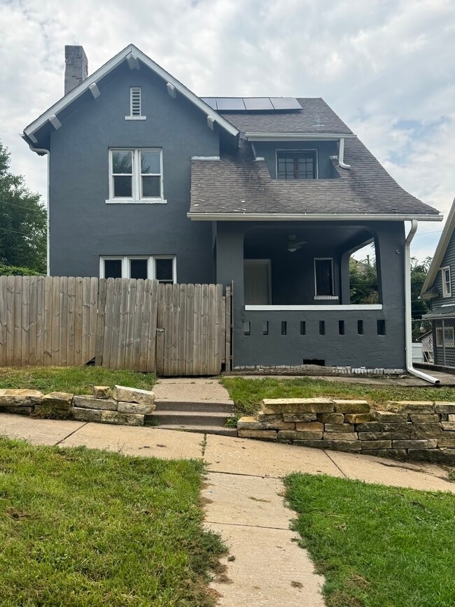 Building Photo - 717 22nd St