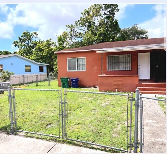 Building Photo - 890 NW 106th St Unit 890 Rental