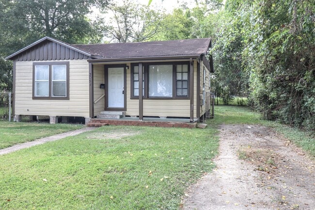 Building Photo - 3051 W Crockett St