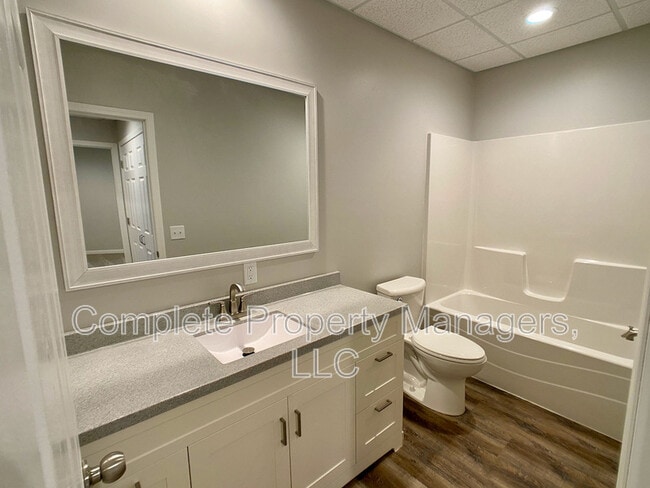 Photo - 107 Main St E