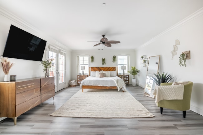 Photo - 215 Alexander Ct