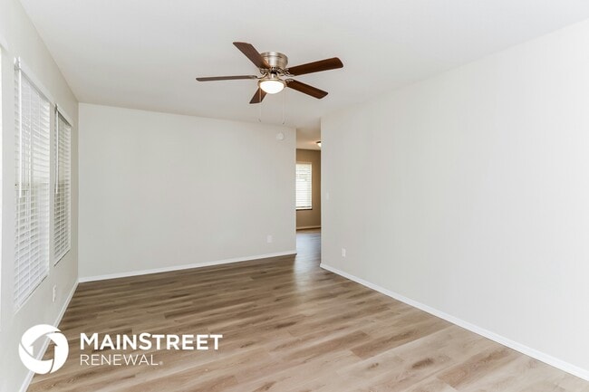 Photo - 555 N Elm
