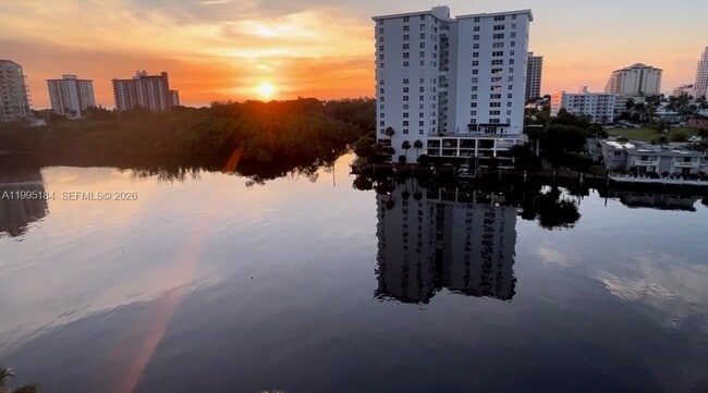 Building Photo - 888 Intracoastal Dr Unit 8B