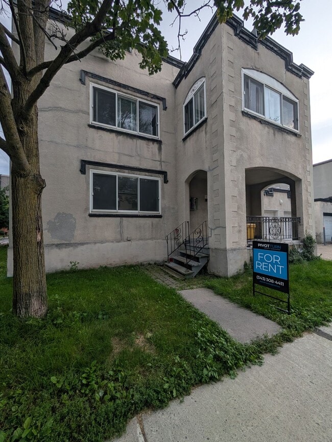 Building Photo - 324 Laurier Ave E