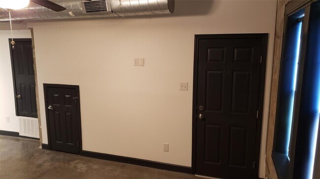 Photo - 6825 Avenue C