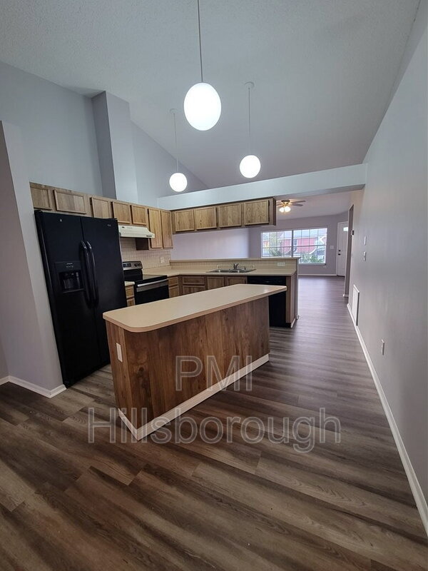 Photo - 914 Burlwood St