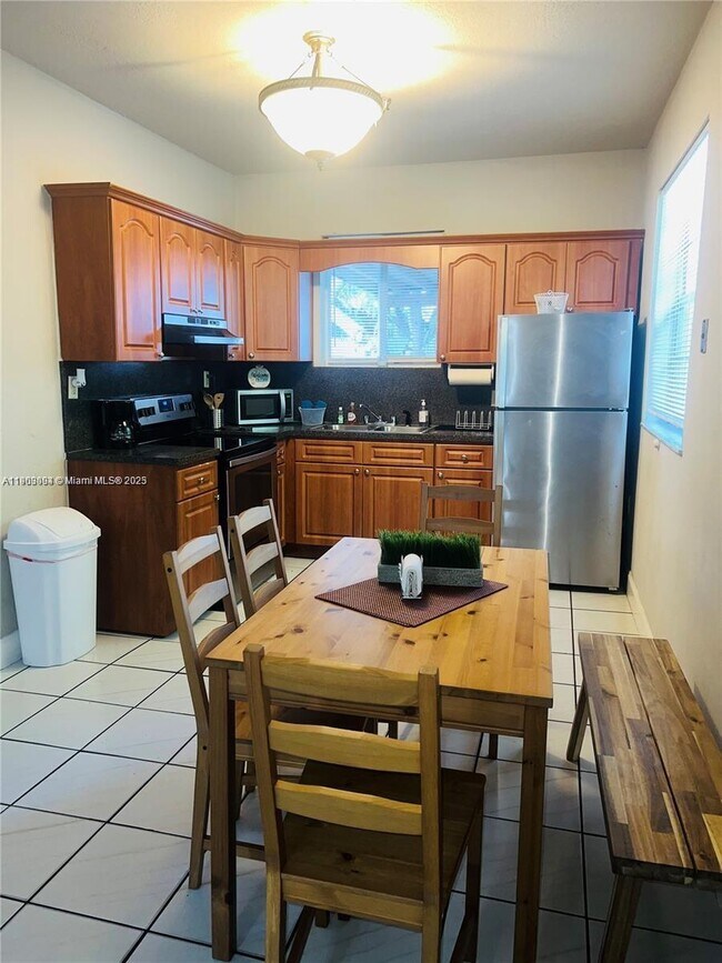 Photo - 2525 NW 33rd St Unit #3