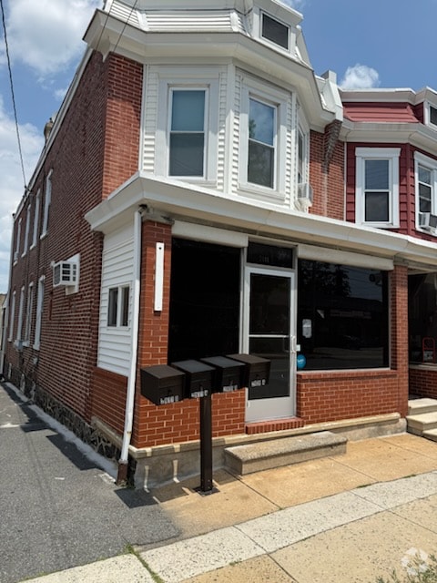 Building Photo - 2911 Lancaster Ave Rental