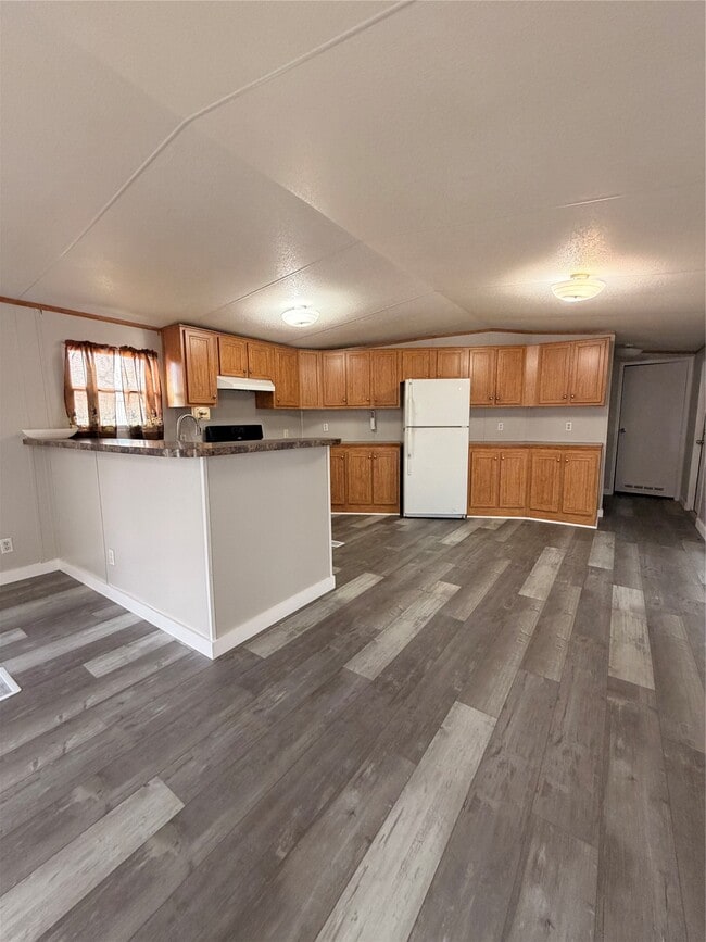 Photo - 14331 Greenville St