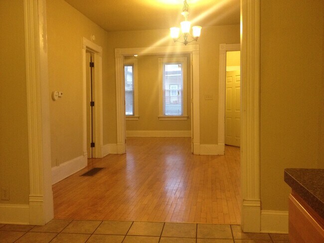 Photo - 2235 S Robinson Ave Unit LOWER