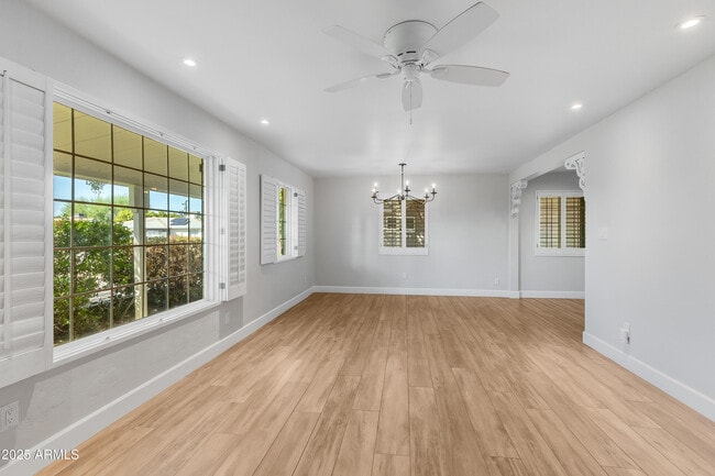 808 E Cavalier Dr