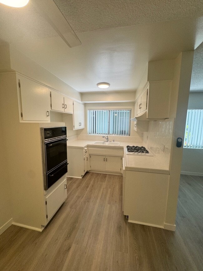 Photo - 929 Larrabee Apartments