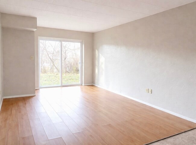 Studio - Pine View Apartments