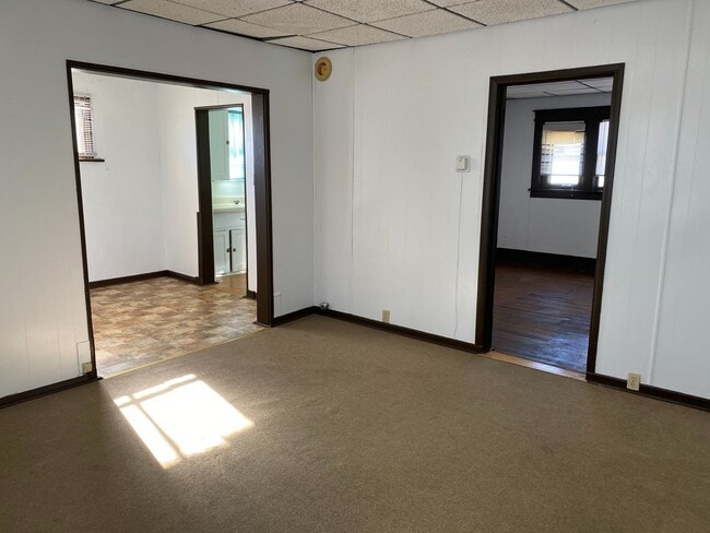 Photo - 208 1st St