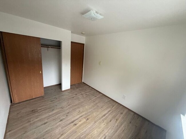 Photo - Well-Maintained 2 bed, 2 bath unit in 4-Pl...