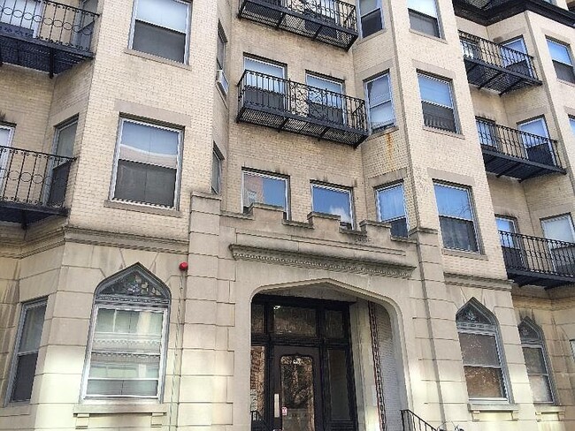 Building Photo - 43 Westland Ave Rental