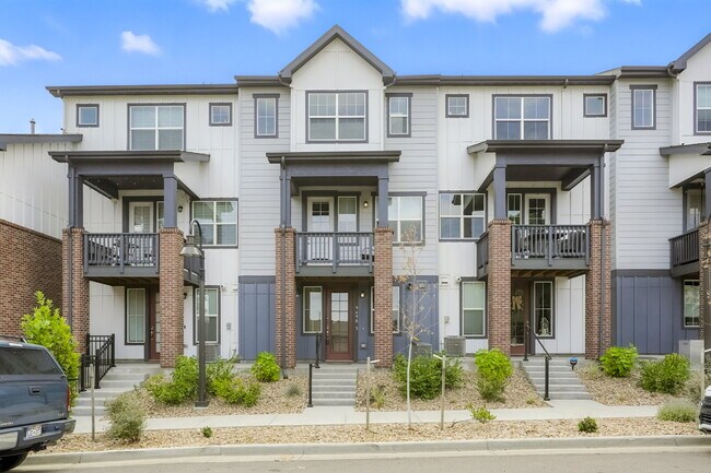 Modern 2-Bed, 2.5-Bath Townhome with Garage - Modern 2-Bed, 2.5-Bath Townhome with Garage Unit 3