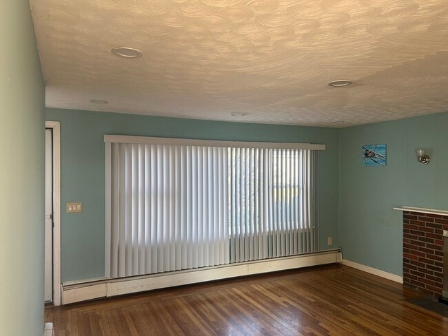 Photo - 4 Meadowview Ln