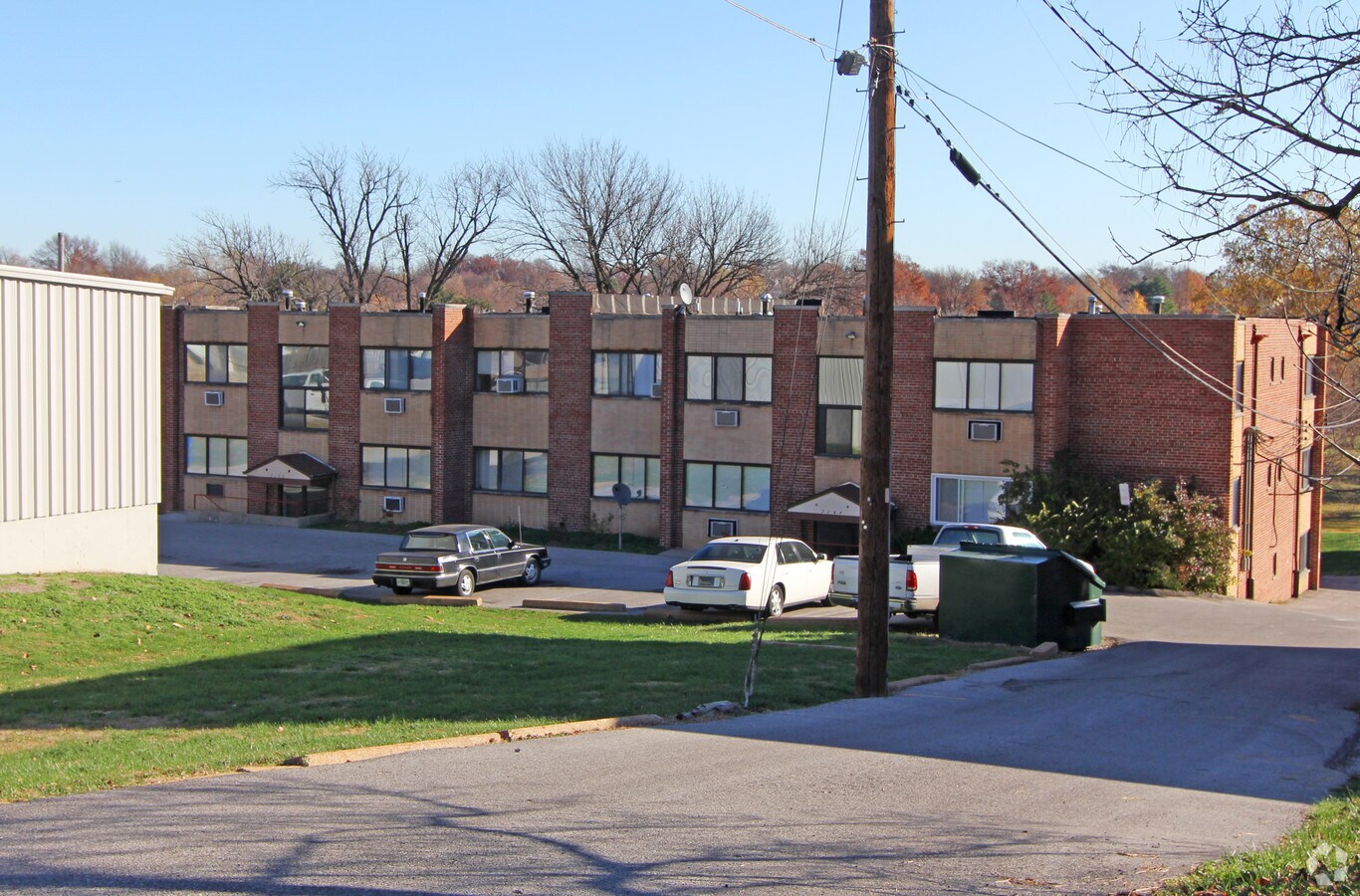 River Crest Apartments - River Crest Apartments