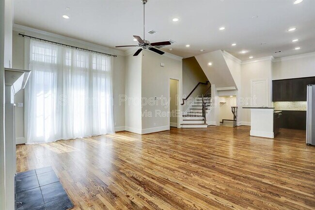 Photo - 5108 Larkin St