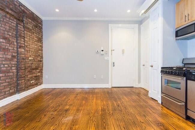 47 1/2 E 1st Street (2nd & 1st Ave), #4R - 47 1/2  E 1st Street (2nd & 1st Ave), #4R Apartment Unit 4R