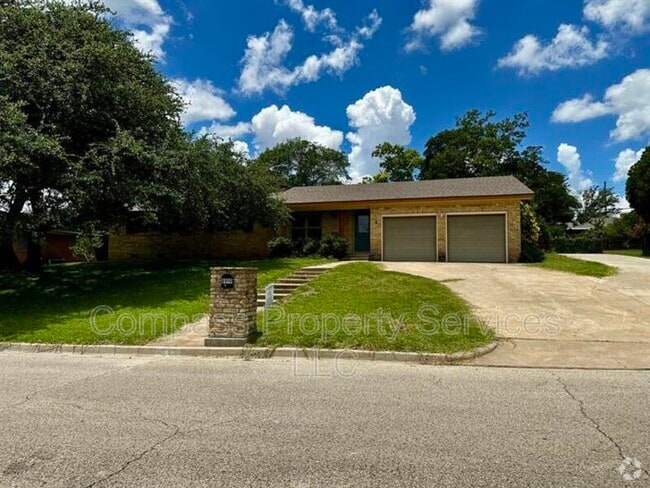 Building Photo - 8919 Whippoorwill Dr Rental