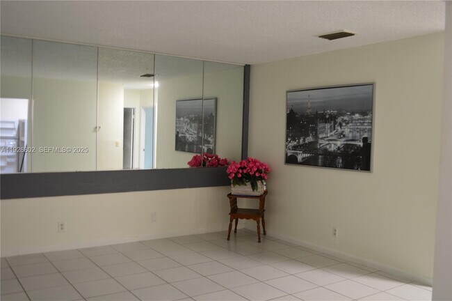 Photo - 274 SW 9th St Unidad 2