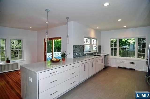 Building Photo - 29 N Lyle Ave Rental