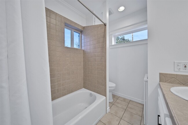 Photo - 520 W 15th St