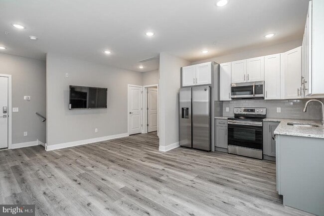 Building Photo - 616 Union St Unit B Rental