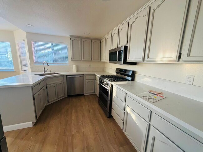 Photo - 4721 Mapleplain Ave