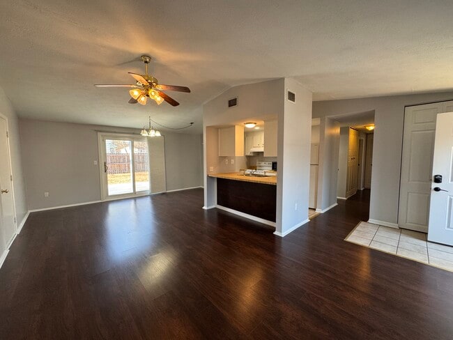 Photo - 261 Windsor Castle Dr