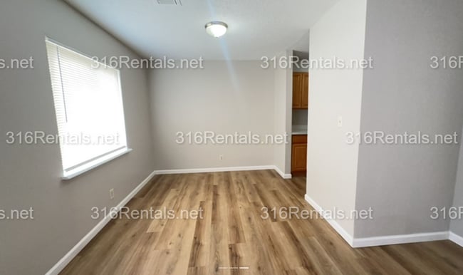 Photo - $745 - COMING SOON! Accepting SECTION 8/ Housing Voucher 3 bedroom / 1 bathroom - Remodeled Apart... Unidad 1530-301