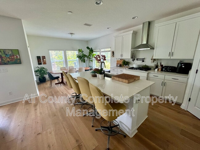 Photo - 261 Starnberg Ct