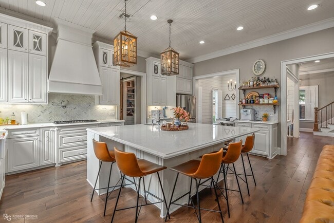 Photo - Oak Alley Neighborhood!