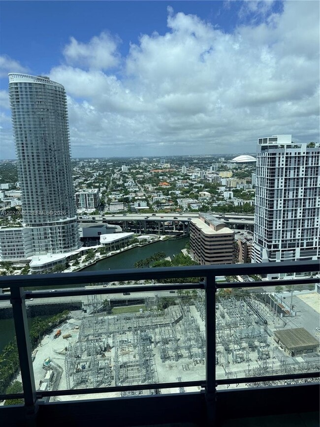 Photo - 92 SW 3rd St Unidad 3909