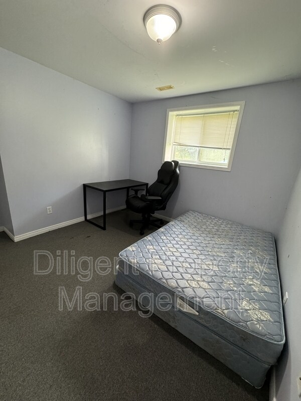 Photo - 588 Howden St